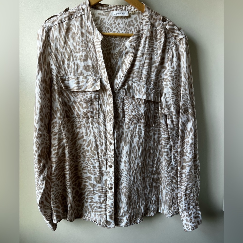 Calvin Klein Women's Beige Animal Print Button-Front Blouse